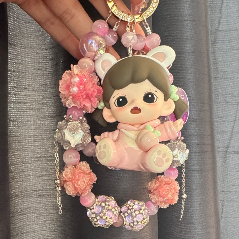 Popmart Zora bag charm.